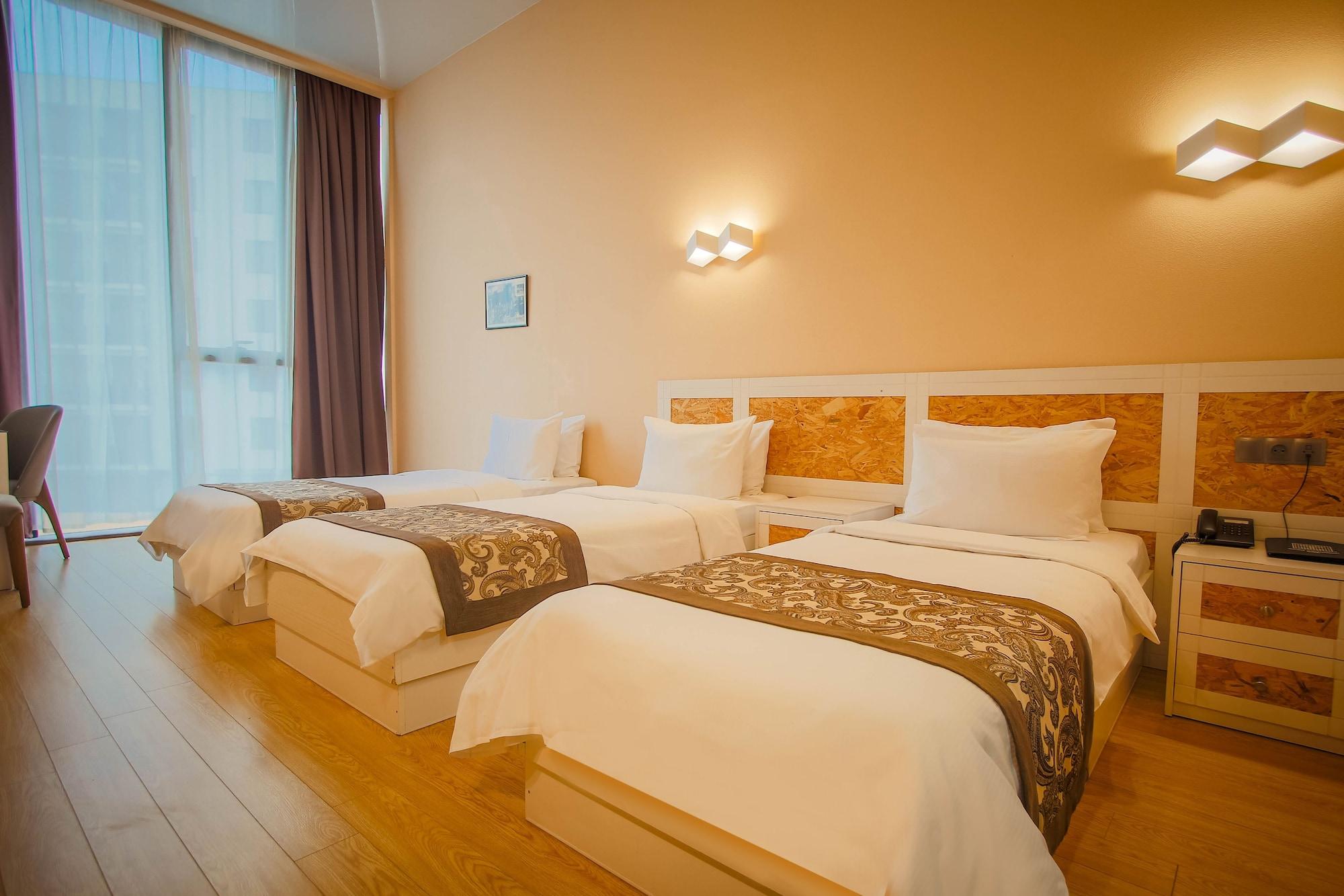 Iveria Inn Hotel Tbilisi Exterior photo