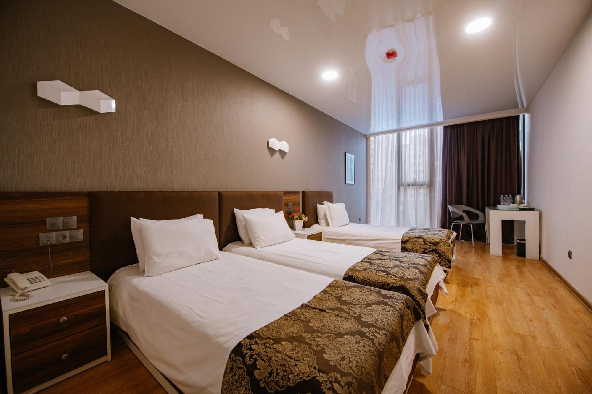Iveria Inn Hotel Tbilisi Room photo